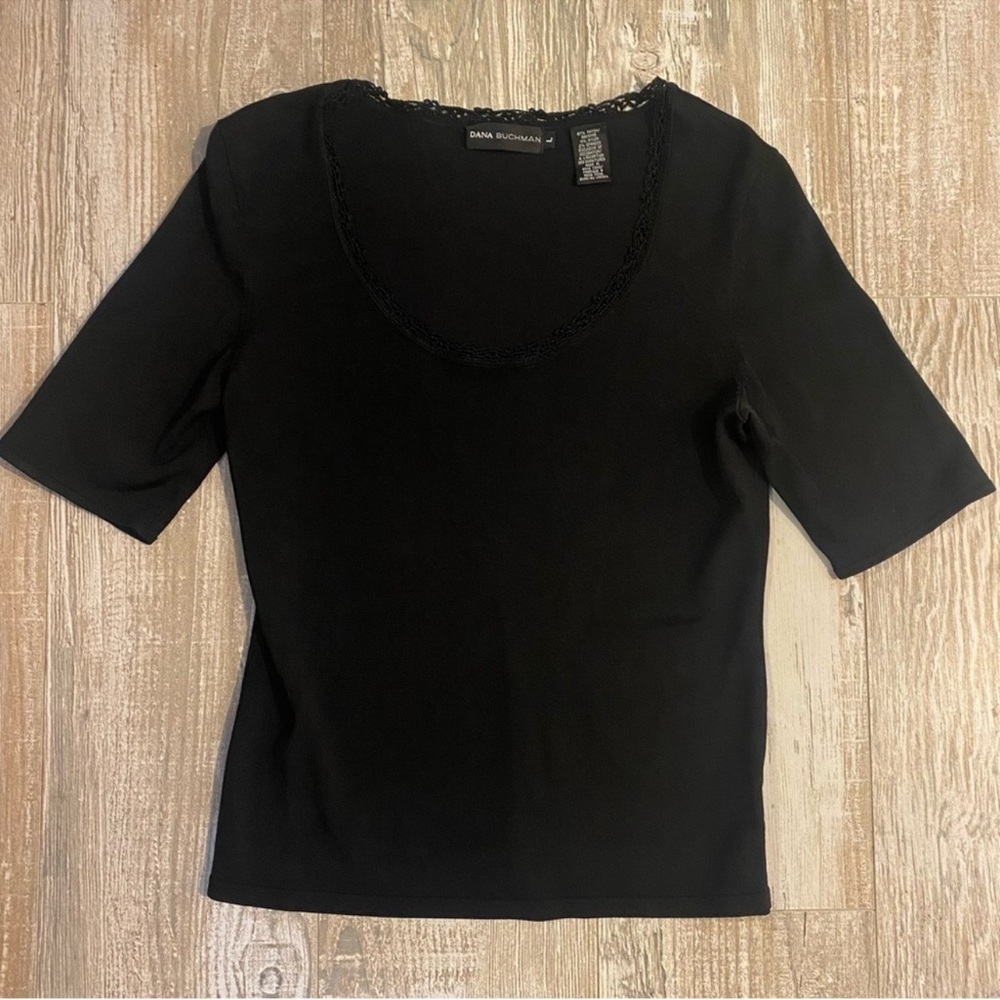 Dana Buchman - size large black Top Can Be Casual Or Dressy